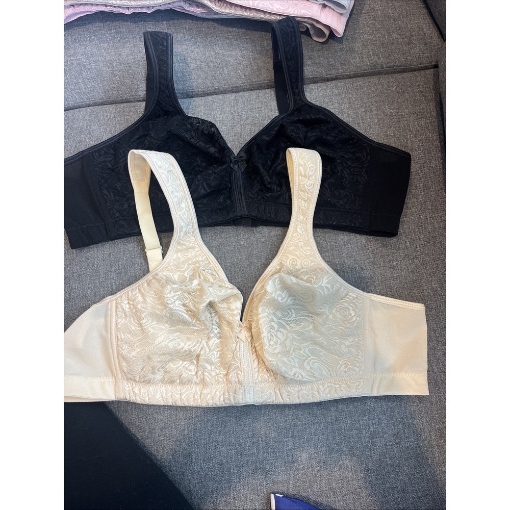 Breezies Women's Bra Sz 44 B Beige And Black BlSeamless Wirefree A92314